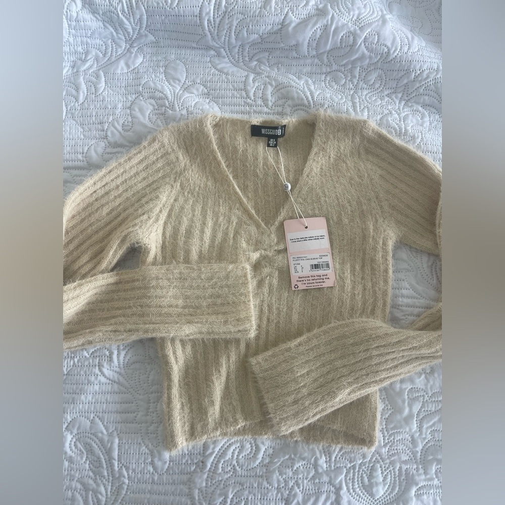 Missguided Beige Ribbed V-Neck Crop Top - Picture 2 of 8